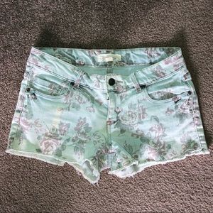 Floral light washed denim shorts low waisted
